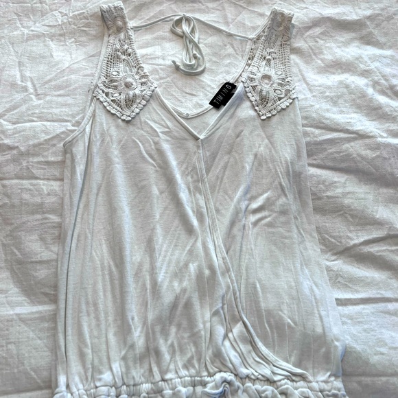 Cute white top - Picture 1 of 2